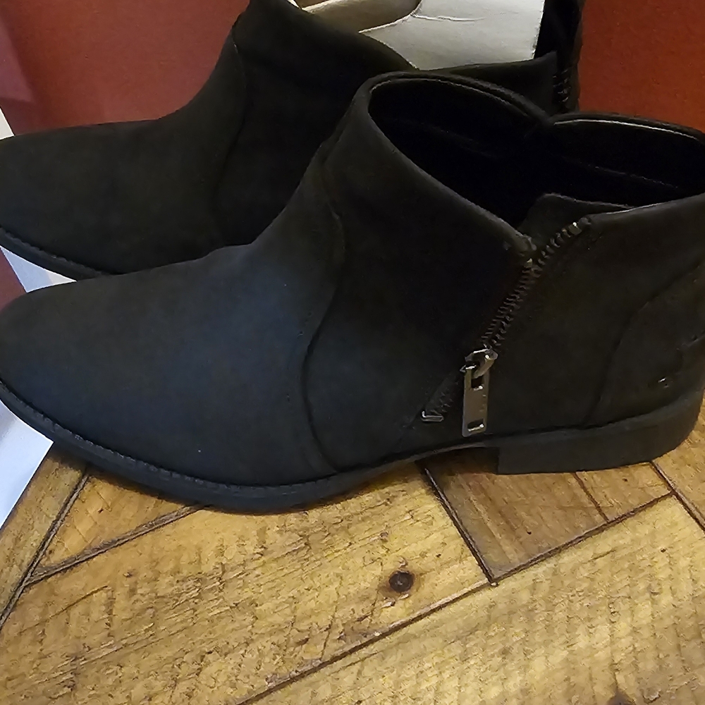 UGG Black Leather Boots with Zipper